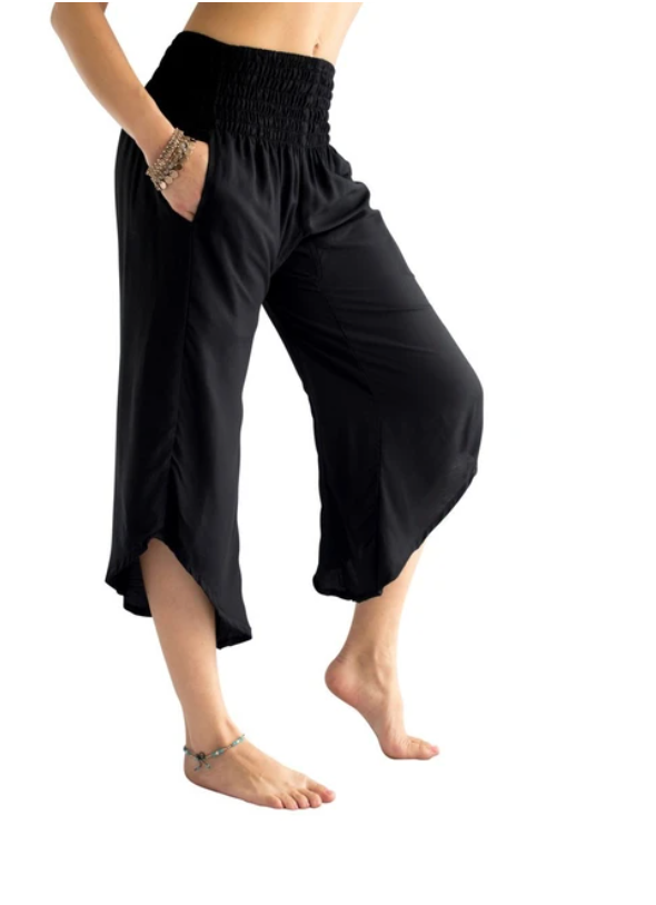 One Size Fits Most Flared Capris- Navy/Black--- Picture of Jessica is actual pant color!!